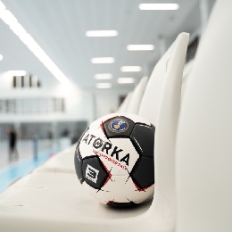 Pourquoi le ballon de handball est-il recouvert de résine ?