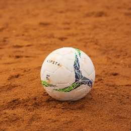 Aiguille de gonflage adaptable à toute pompe incluse Ballon de football géant en tissu MEGABALL diamètre 50 cm en tissu coloré 